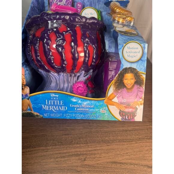 Disney The Little Mermaid Ursula’s Mystical Cauldron Playset Lights, Sounds - Picture 3 of 12